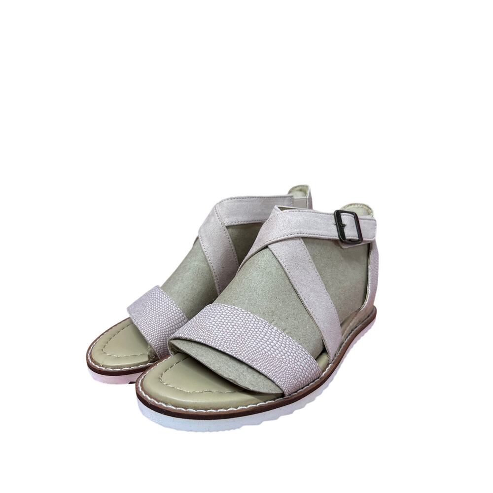 NIB JBU Sz 6 Blush Caymen Strappy Memory Foam Faux Leather Summer Beach Sandals